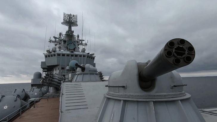 Un croiseur russe « Moskva », ici photographié en février 2022 lors d’exercices navals en mer Noire, au large du port de Sébastopol (Ukraine).
