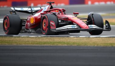 Leclerc le plus rapide au milieu des drapeaux rouges