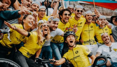Tour de France 2025. Devant ce célèbre bar de Toulouse, le public est invité à pédaler pour la bonne cause