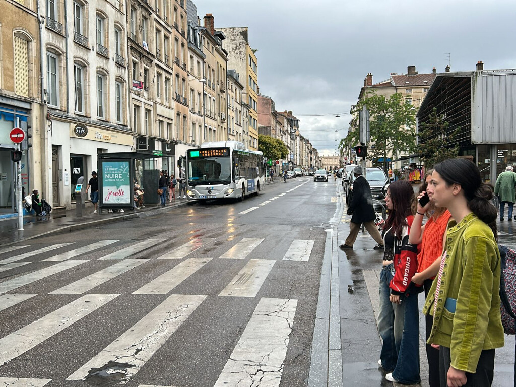 La Ville de Nancy veut interdire les voitures dans cette rue très fréquentée : on vous explique pourquoi