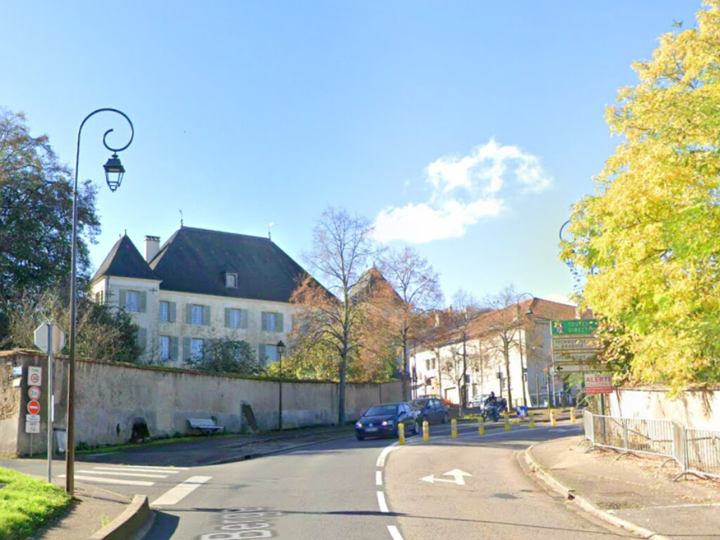 À cause d'une circulation excessive, cette route qui mène au CHRU de Nancy désormais interdite aux voitures