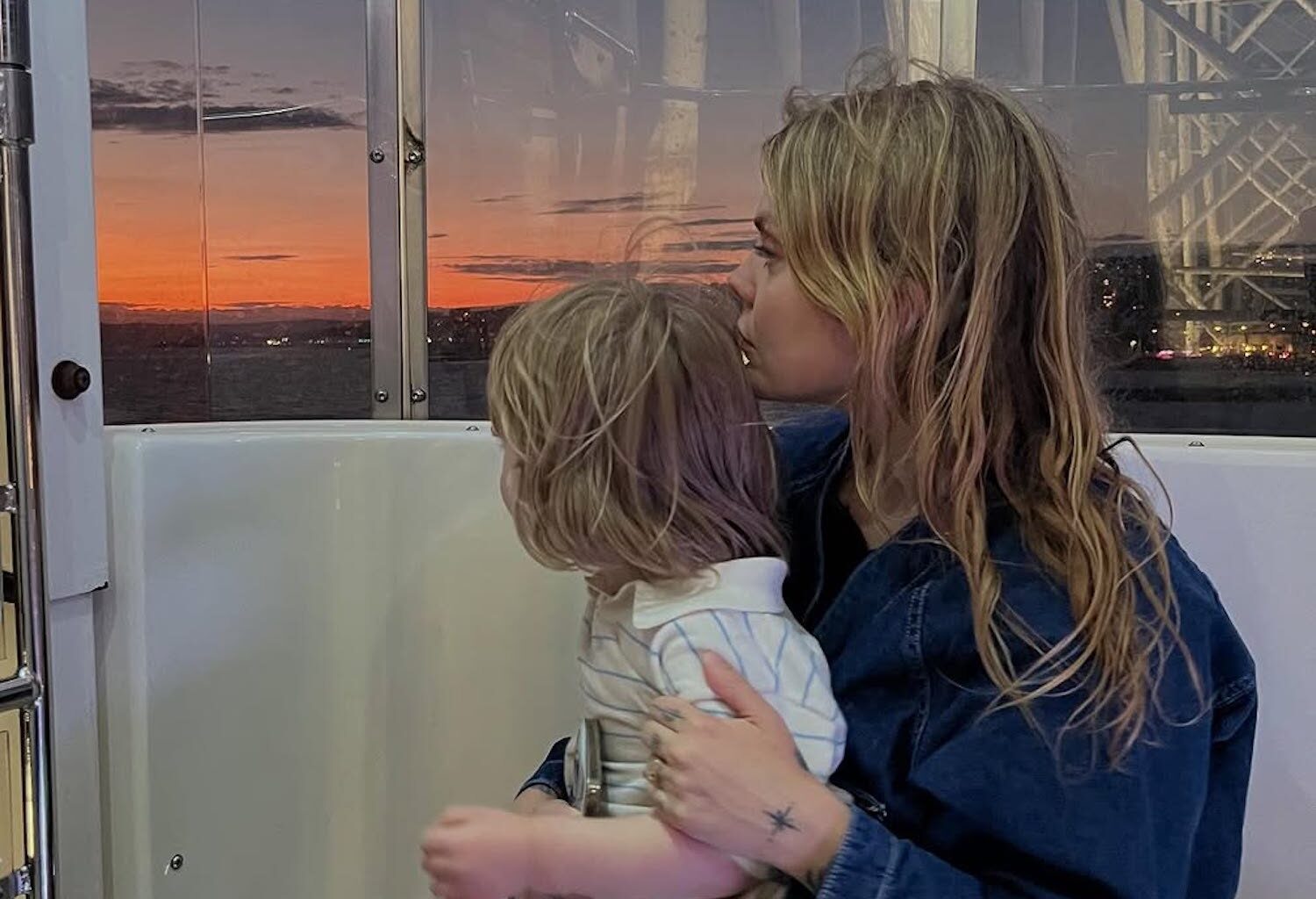Coeur de pirate vit un séjour de rêve à Marseille en famille, voyez les images