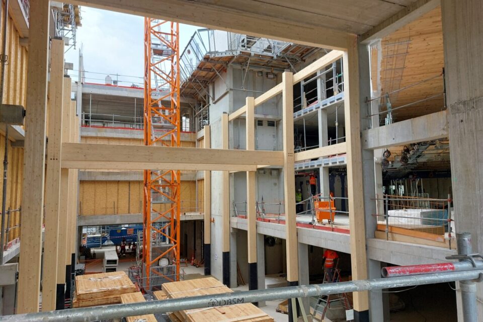 Plus de 80 % des sous-traitants en charge des travaux sont des entreprises locales.