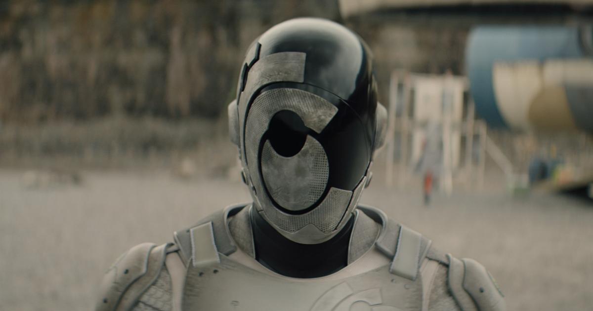 Alexander Skarsgård déchire tout dans la série "Murderbot, journal d'un AssaSynth" - rts.ch