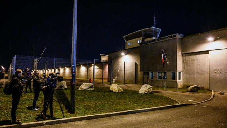 Evasion de la prison de Lyon-Corbas : ce qu’on sait du profil d’Elyazid A., le détenu qui s’est échappé (Photo de la prison de Lyon-Corbas en 2019)