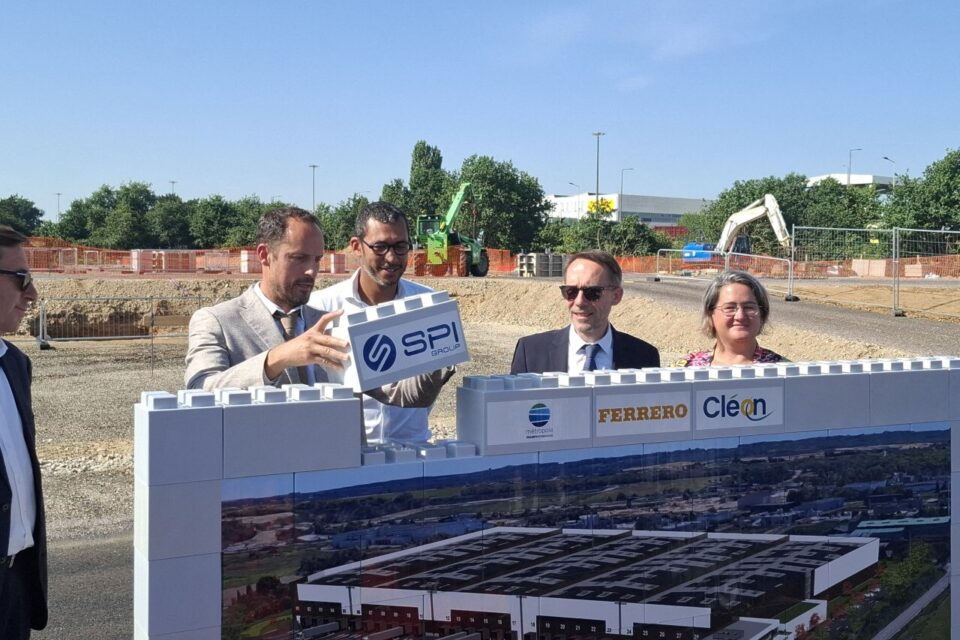 Ferrero pose première pierre