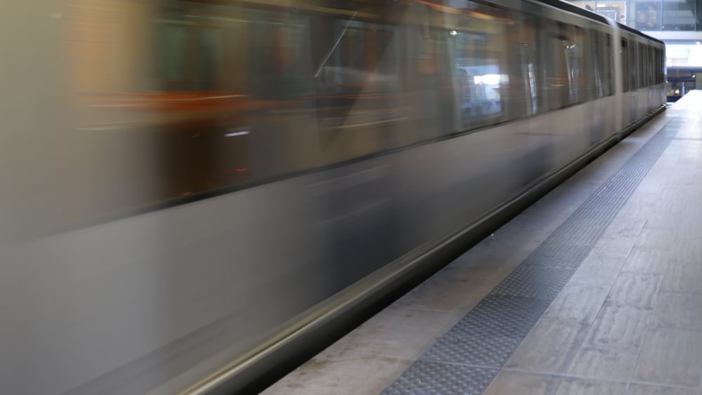 une station non desservie sur la ligne 2 en raison d'un bagage abandonné