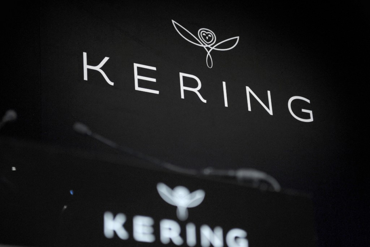 Le groupe de luxe Kering poursuit sa dégringolade au premier semestre, le bénéfice et les ventes plongent - 29/07/2025 à 19:19