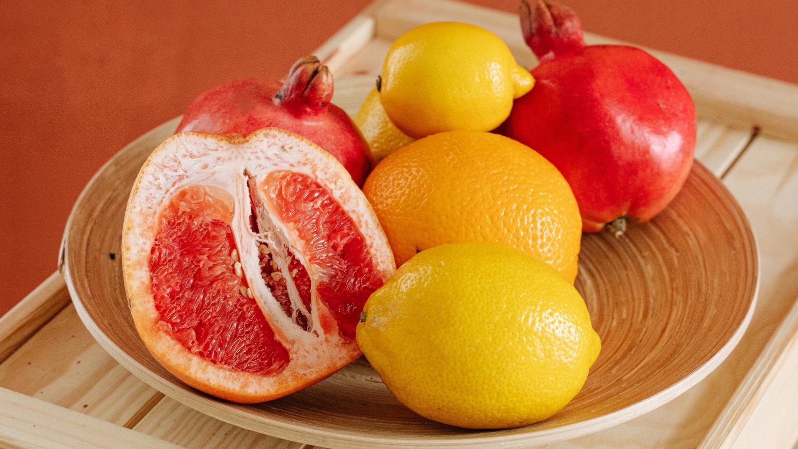 des chercheurs alertent sur un ingredient naturel present dans 3 fruits tres repandus soupconne daugmenter le risque davc