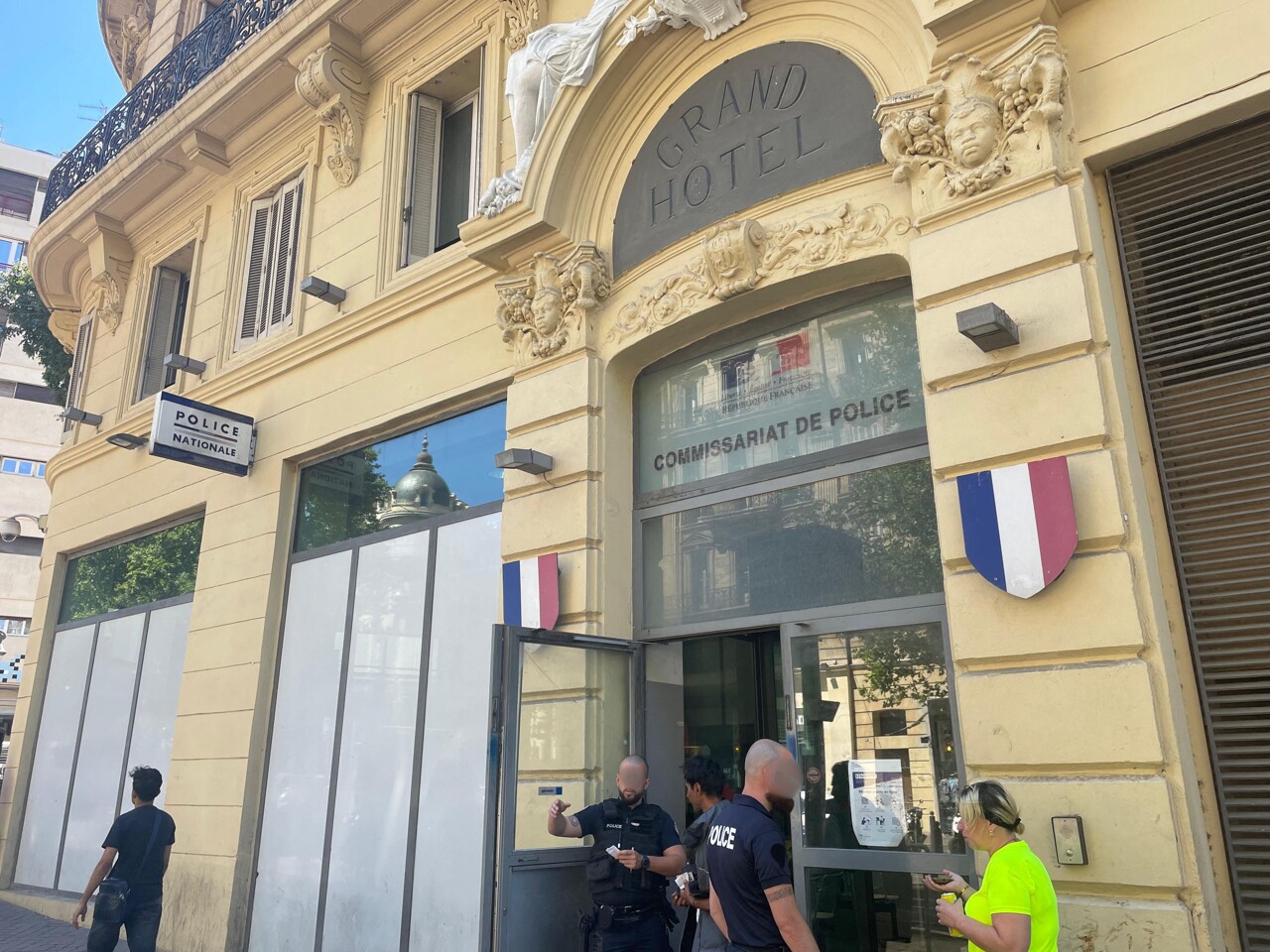 la préfecture de police durcit le ton