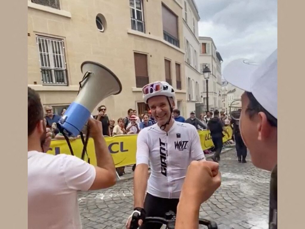 un cycliste amateur enflamme Montmartre en grimpant la rue Lepic plus de 50 fois