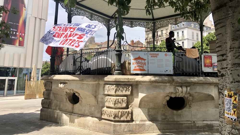 les jeunes exilés du kiosque répondent à Martine Vassal