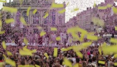 Mourad Merzouki enchante la place de la Comédie à Montpellier.