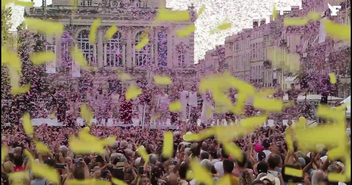 Mourad Merzouki enchante la place de la Comédie à Montpellier.