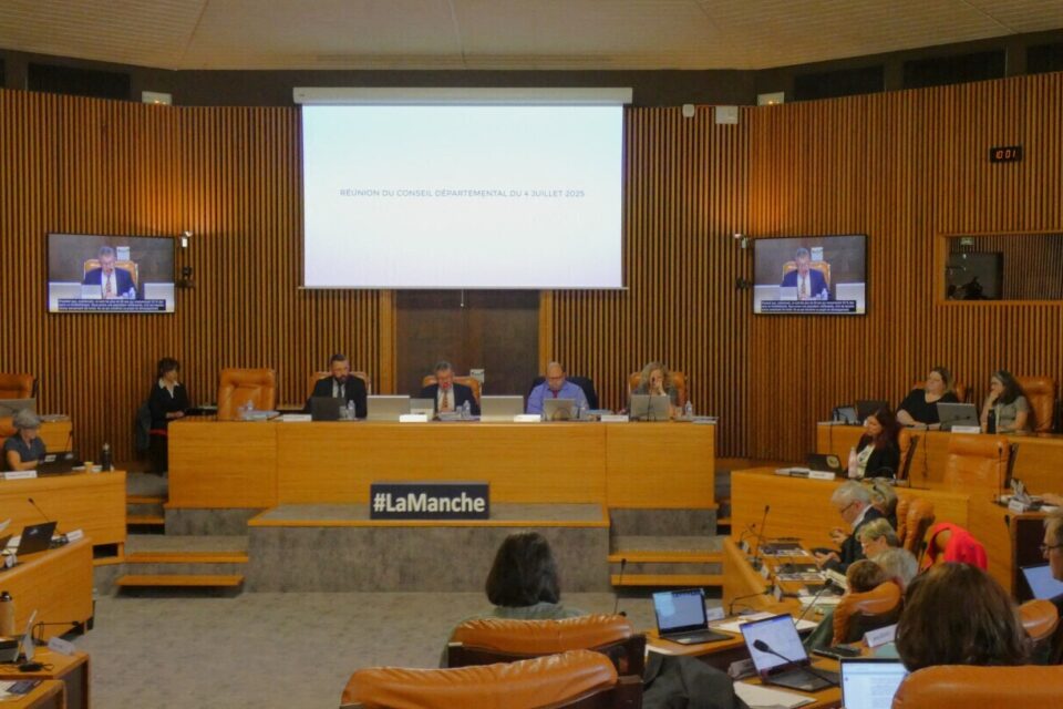 séance conseil départemental Manche 04072025