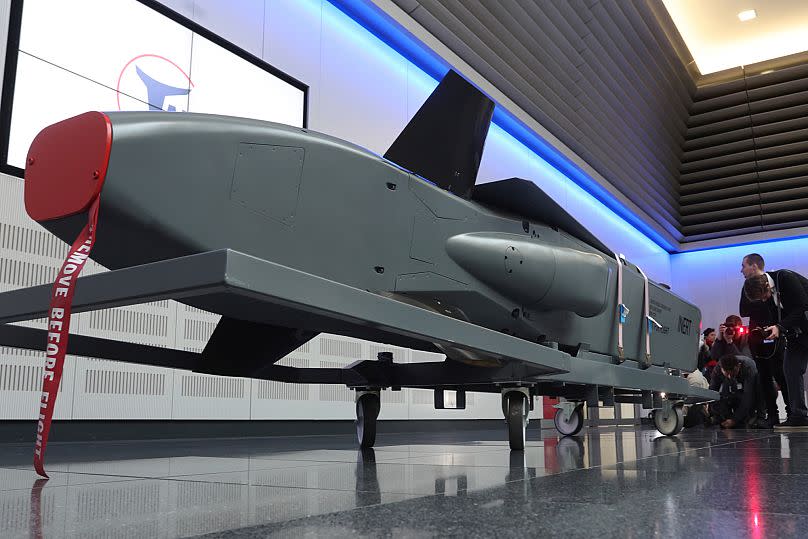 Un missile de croisière Taurus KEPD 350 produit par MBDA au salon de la défense de Schrobenhausen, le 5 mars 2024.