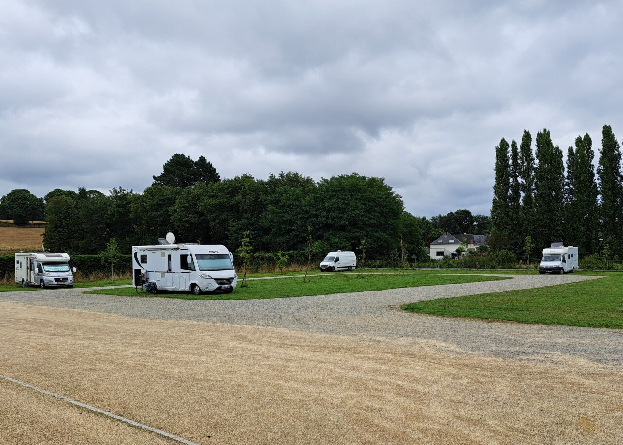 cette aire de camping-car près du canal de Nantes à Brest devient payante