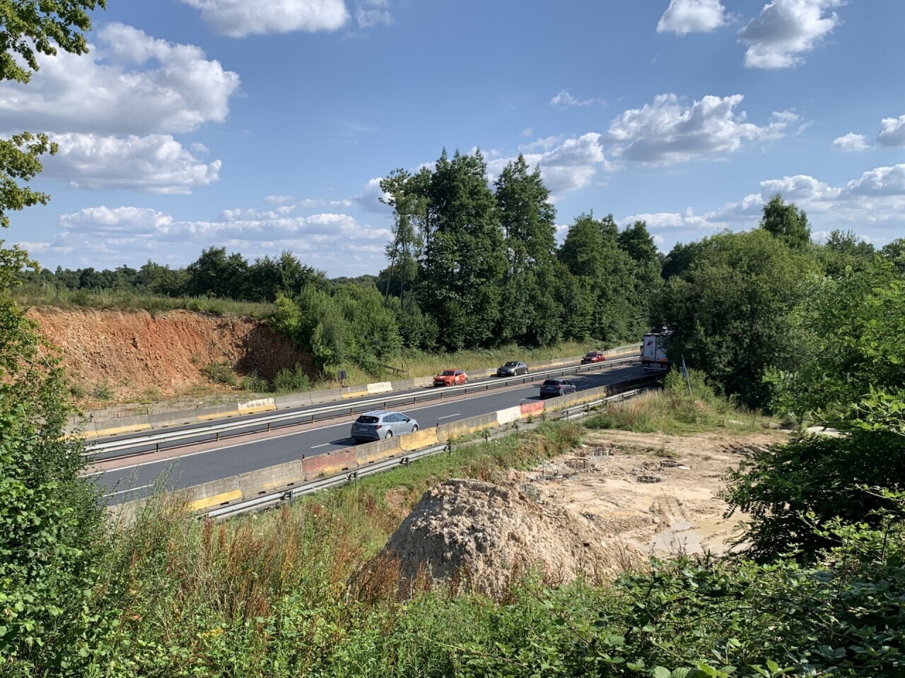 la cavité naturelle bloquant la construction a été rebouchée