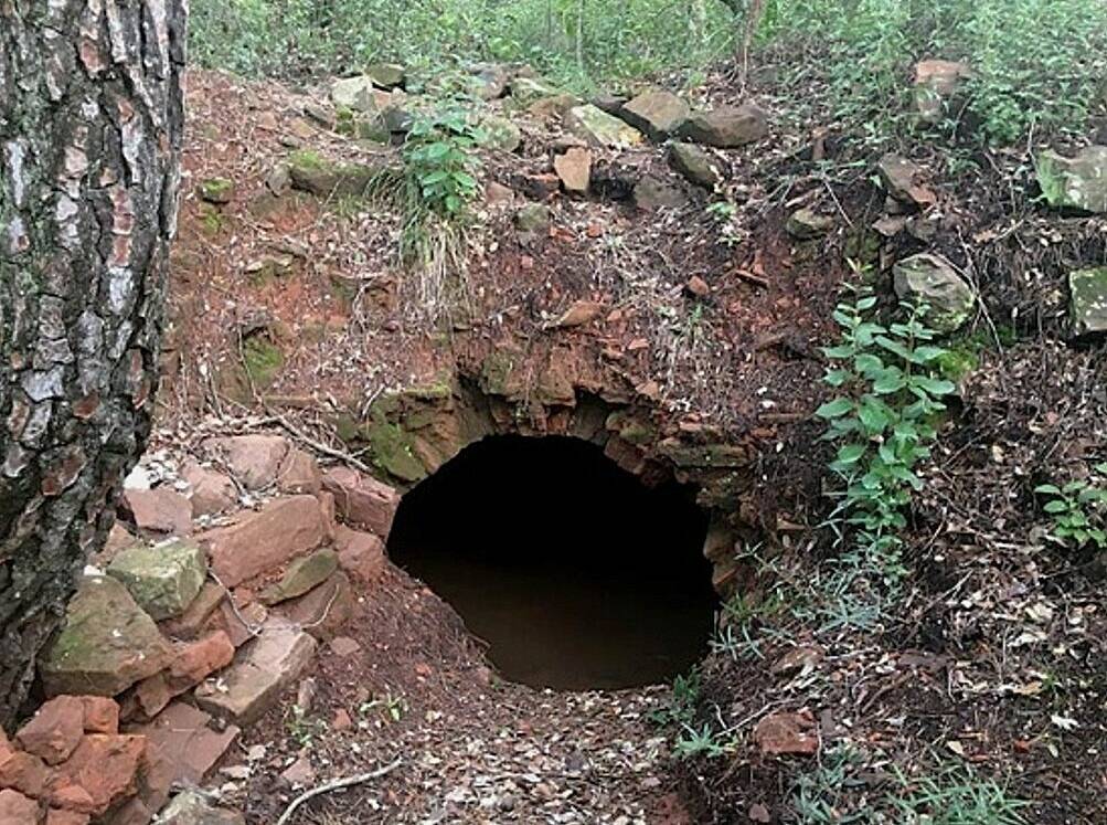 L’Écomusée du Gapeau découvre, par hasard, un four à briques du XVIIIe siècle à Solliès-Pont