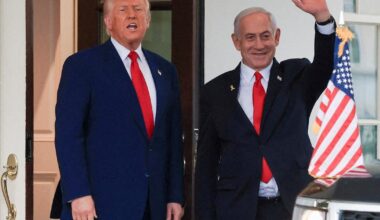 Netanyahou offre à Trump une mezouza en forme de bombardier B-2 fabriquée à partir d’un missile iranien