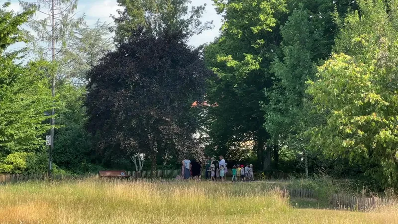 Programme allégé pour les enfants à cause de cette chaleur : balade au parc le matin, pique-nique et jeux de société