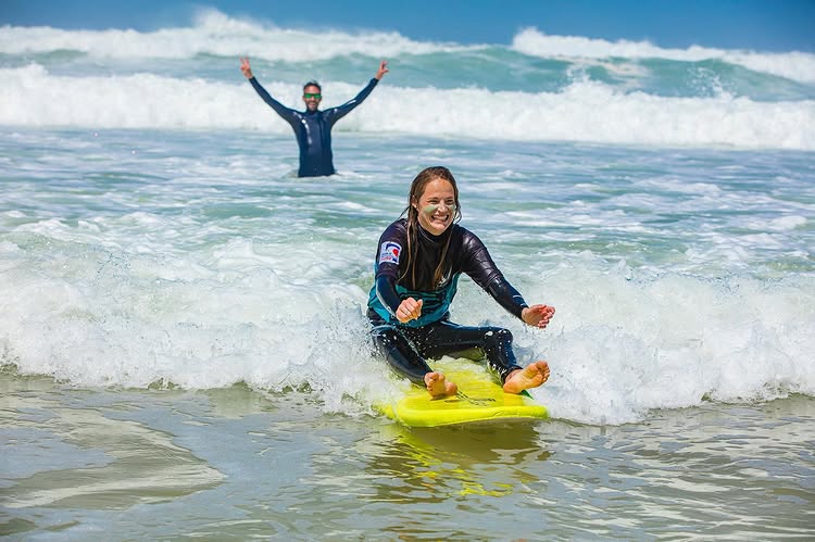 Surfer sans voiture - Carcans Océan Surf Club école de surf