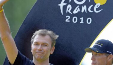 l'UCI s’interroge sur la présence de Johan Bruyneel, ex-manager d’Armstrong, sur le Tour de France