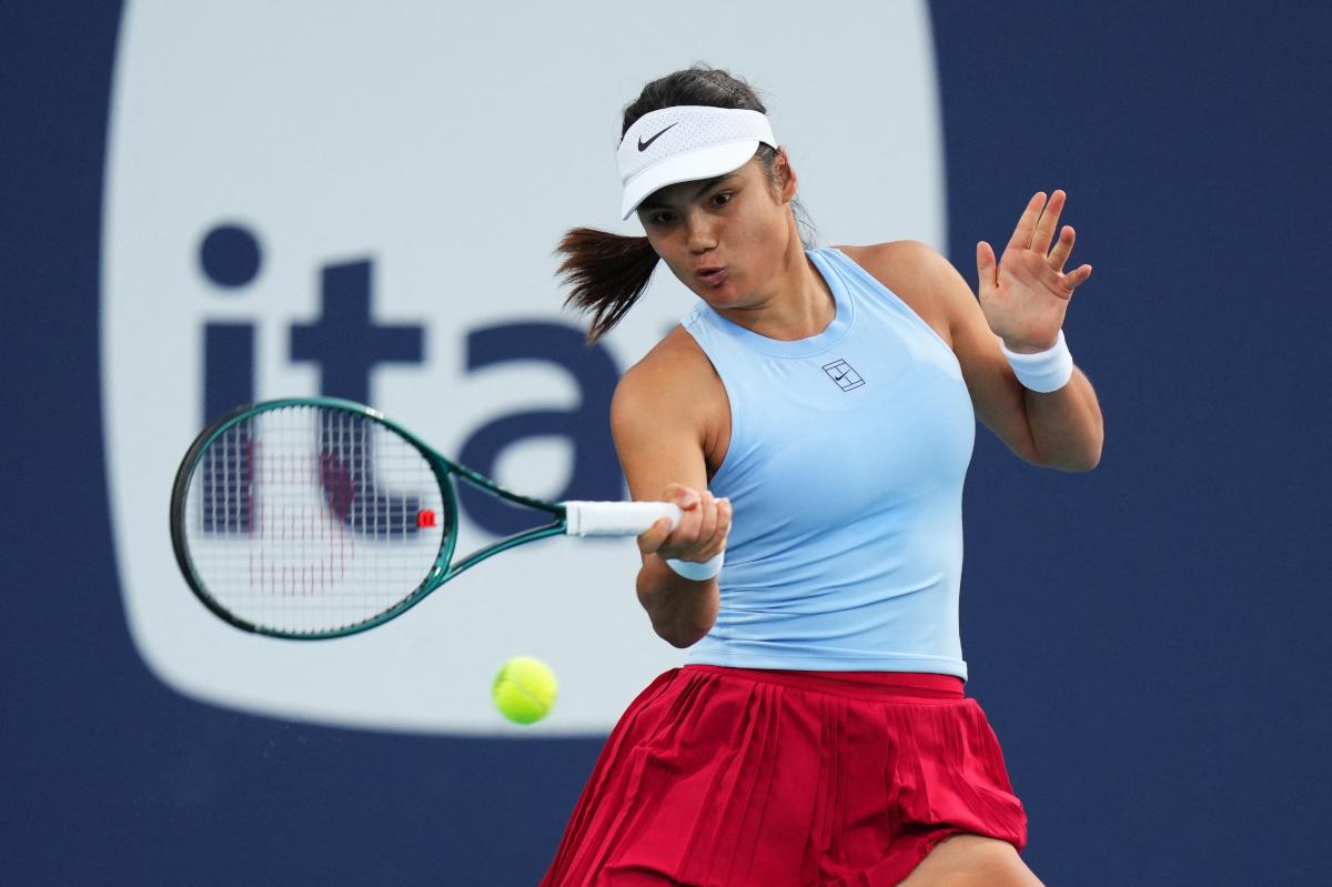 Raducanu remporte l’affiche contre Osaka et file en quarts à Washington