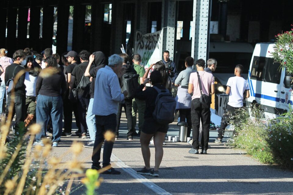 Des manifestants dénoncent l'évacuation du campement sauvage de Jean-Macé.