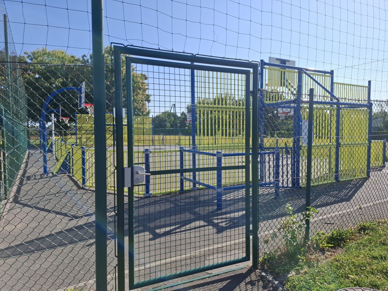mais qui a volé la porte du city-stade ?