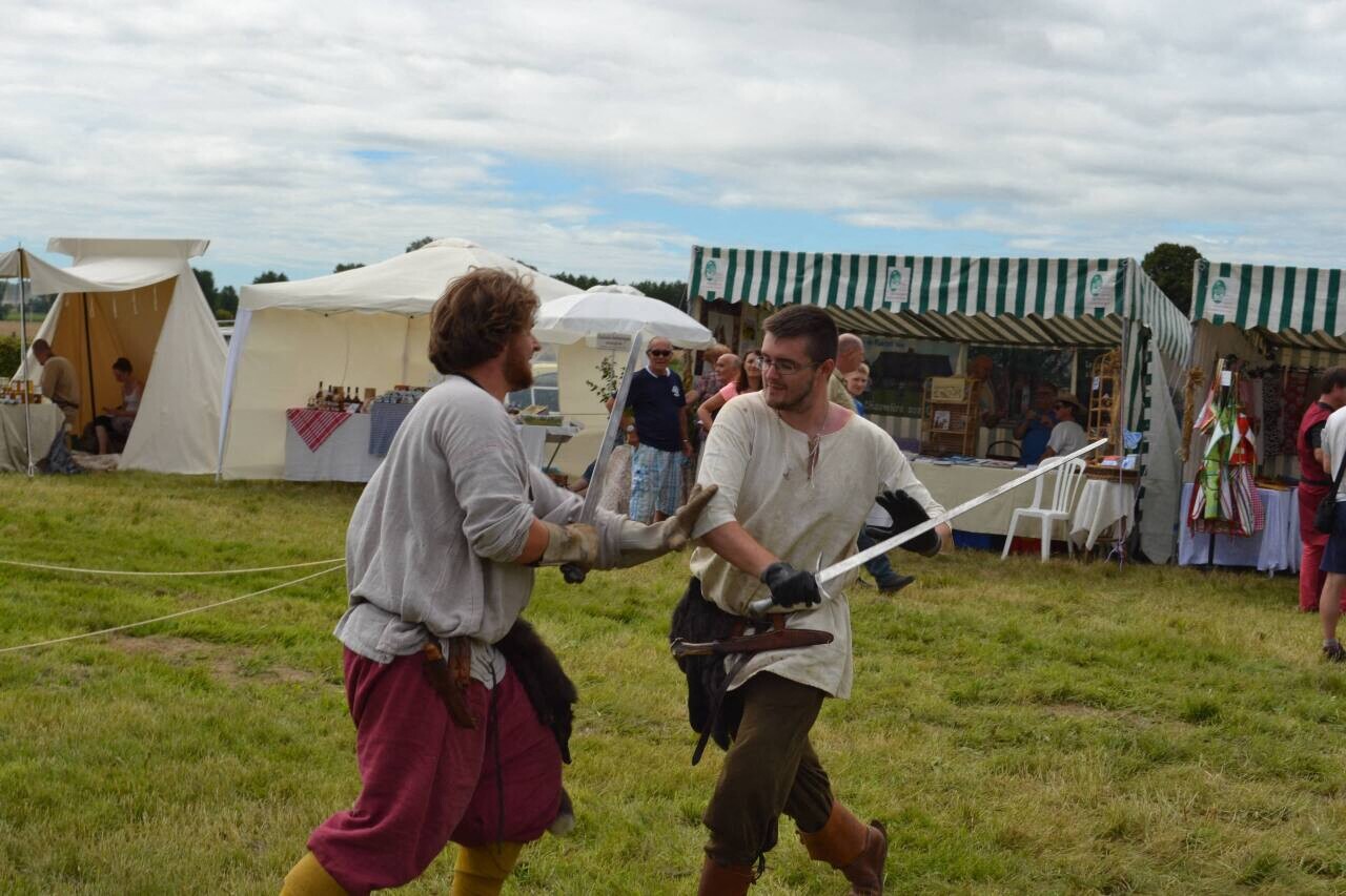Près de Lille, un « village médiéval en musique », entre combats d’épées et DJ sets électro, ce week-end