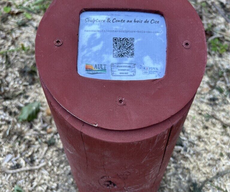 Les QR codes sont à scanner pour écouter les contes.