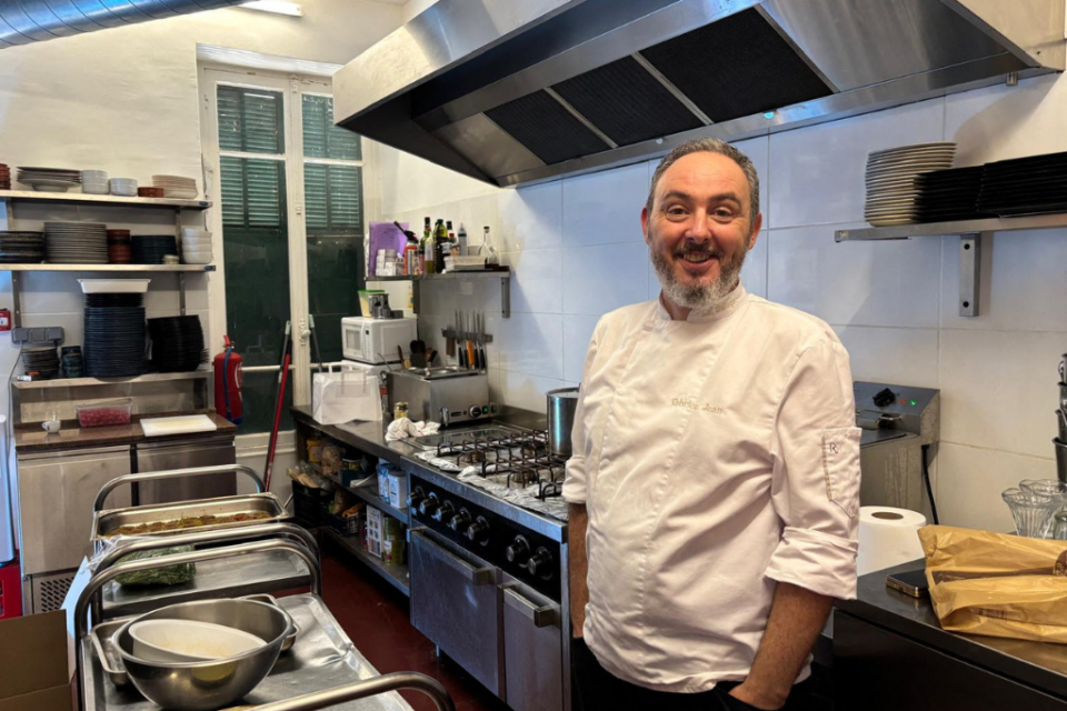 Le chef, natif de Nice, est ravi d'avoir ouvert son premier restaurant.