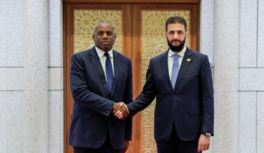 Le Royaume-Uni dit rétablir ses relations diplomatiques avec la Syrie lors d’une visite officielle