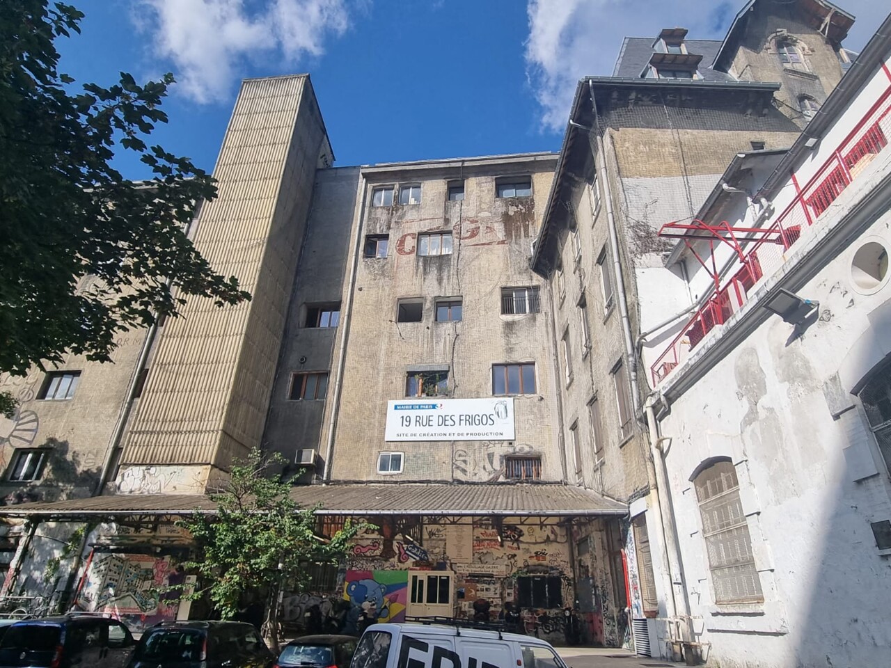 Vétustes, dégradés... Quel avenir pour Les Frigos, lieu de création unique à Paris ?