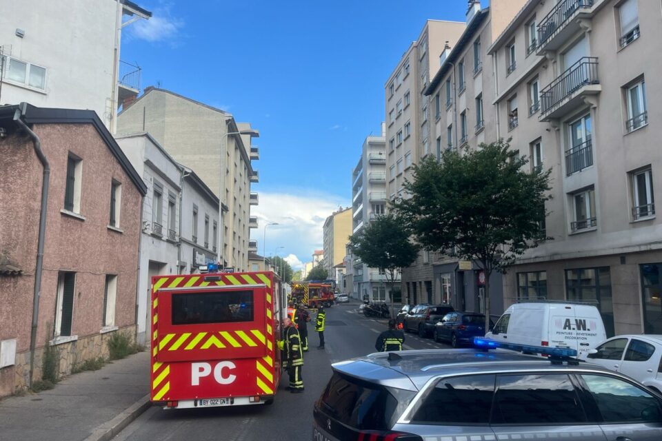 Les pompiers sont en nombre sur place.