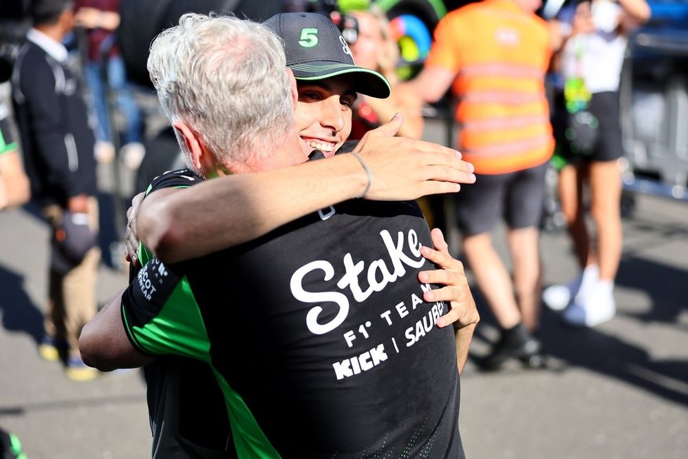Gabriel Bortoleto avec Jonathan Wheatley, directeur de Stake Sauber.