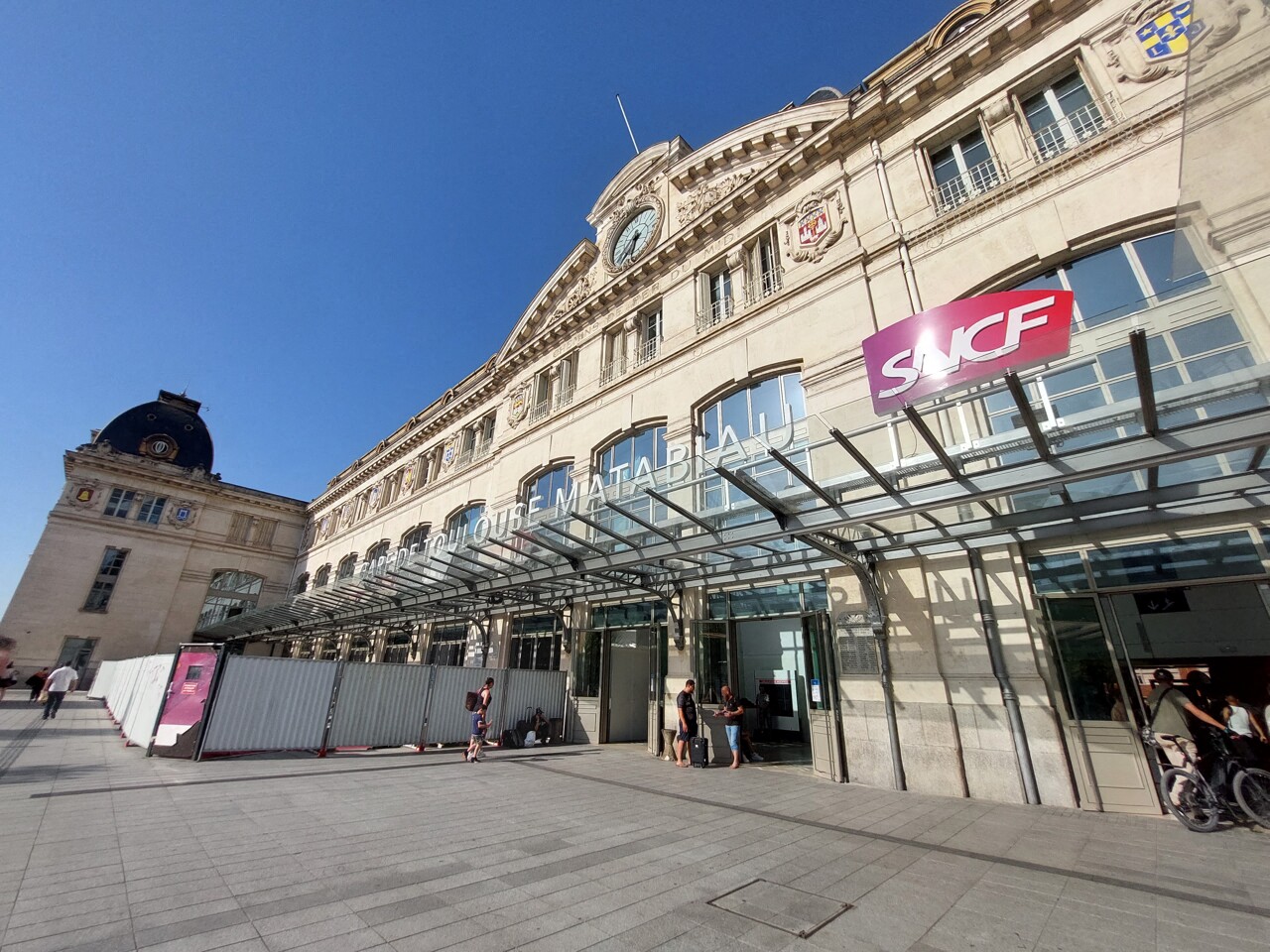 Toulouse. Il jette de l'ammoniaque sur un groupe à la gare Matabiau et brûle un homme au visage