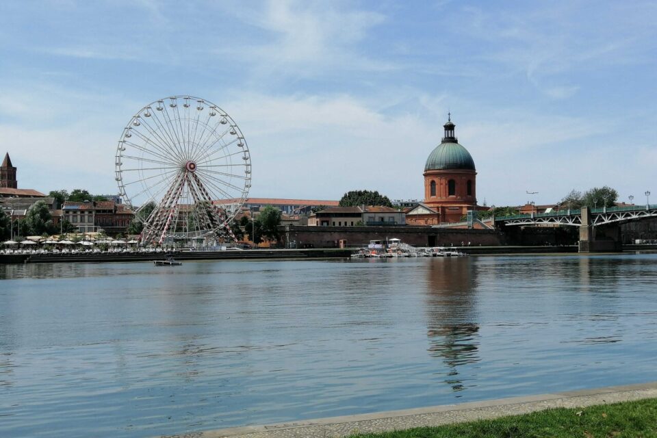 La grande roue installée au Port Viguerie va rythmer l'été.