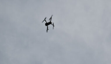 deux hommes condamnés pour avoir tenté de livrer un téléphone et des couteaux par drone dans une prison