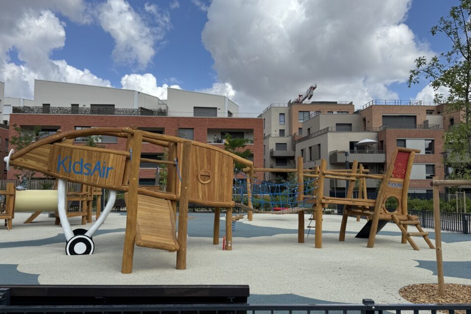 Un tout nouveau parc a été inauguré début juillet avec une aire de jeux pour enfants.