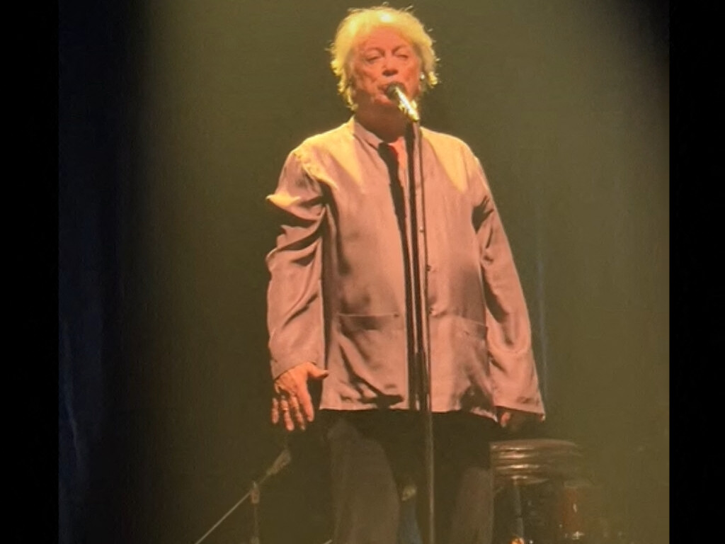 après le concert d'Hervé Vilard, ce maire se lâche sur l'artiste