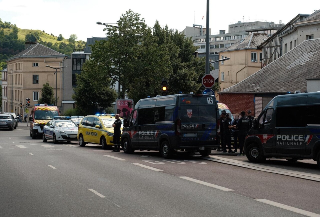 L'homme qui a blessé un policier sur le Tour de France à Rouen est sorti de garde à vue