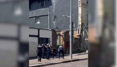 Ce que l'on sait de l'homme qui a brandi un couteau au Tour de France à Rouen