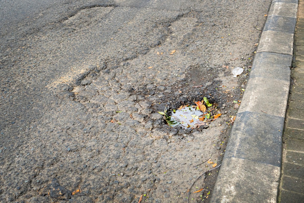 un rapport dénonce l'état catastrophique des routes