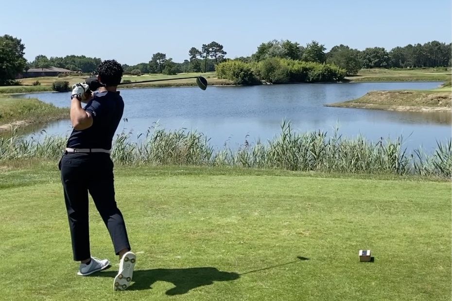 après avoir perdu l'usage de sa main, Mathys, golfeur de 21 ans, vise le plus haut niveau