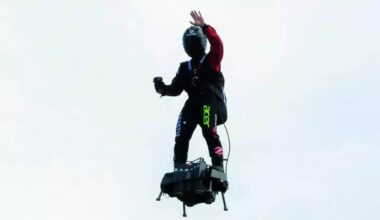 Franky Zapata chute en mer lors de sa tentative de traversée de la Manche en Air Scooter