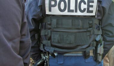 Trois individus plaquent au sol un adolescent et lui volent ses chaussures et son téléphone, à Rouen