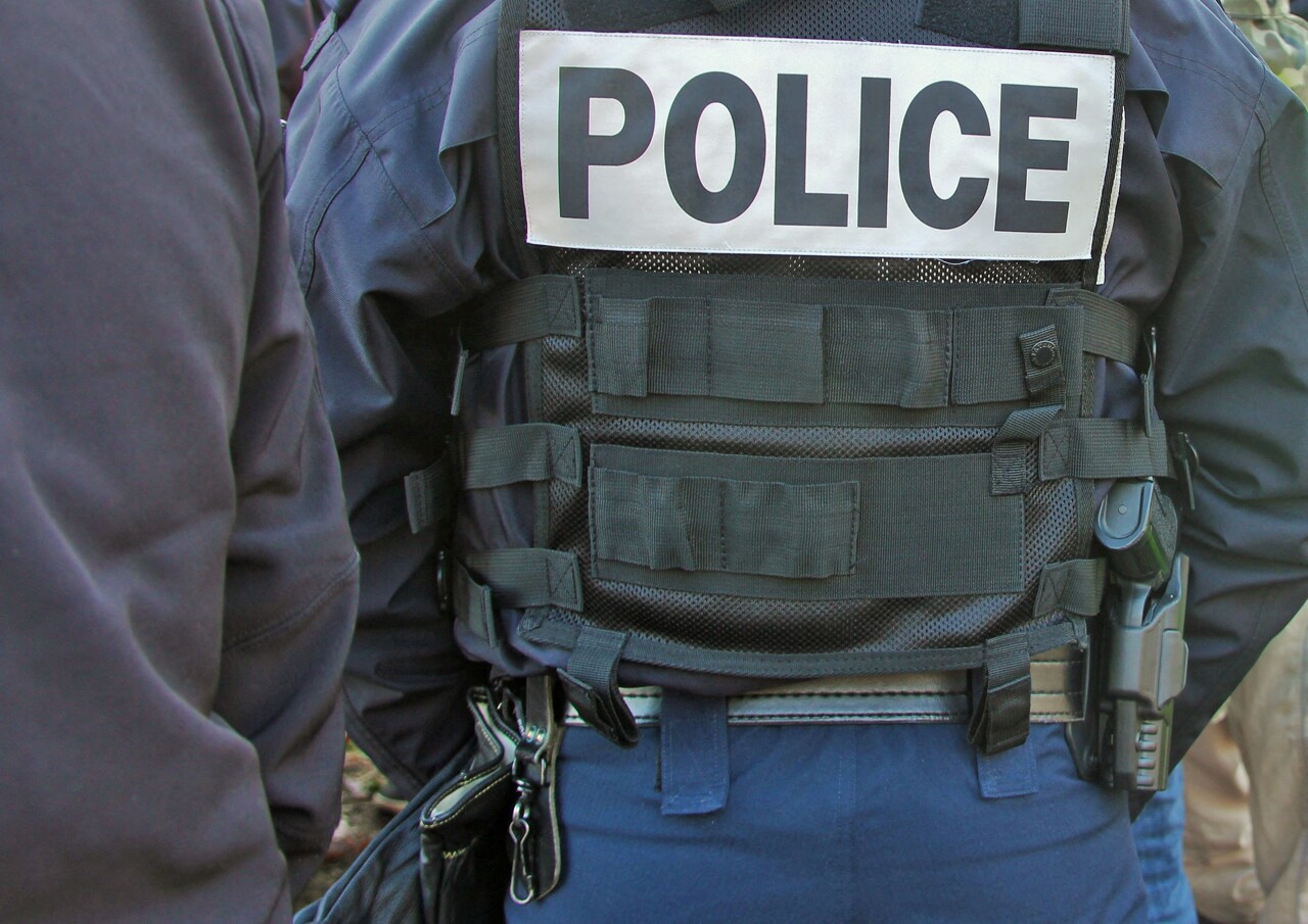 Trois individus plaquent au sol un adolescent et lui volent ses chaussures et son téléphone, à Rouen