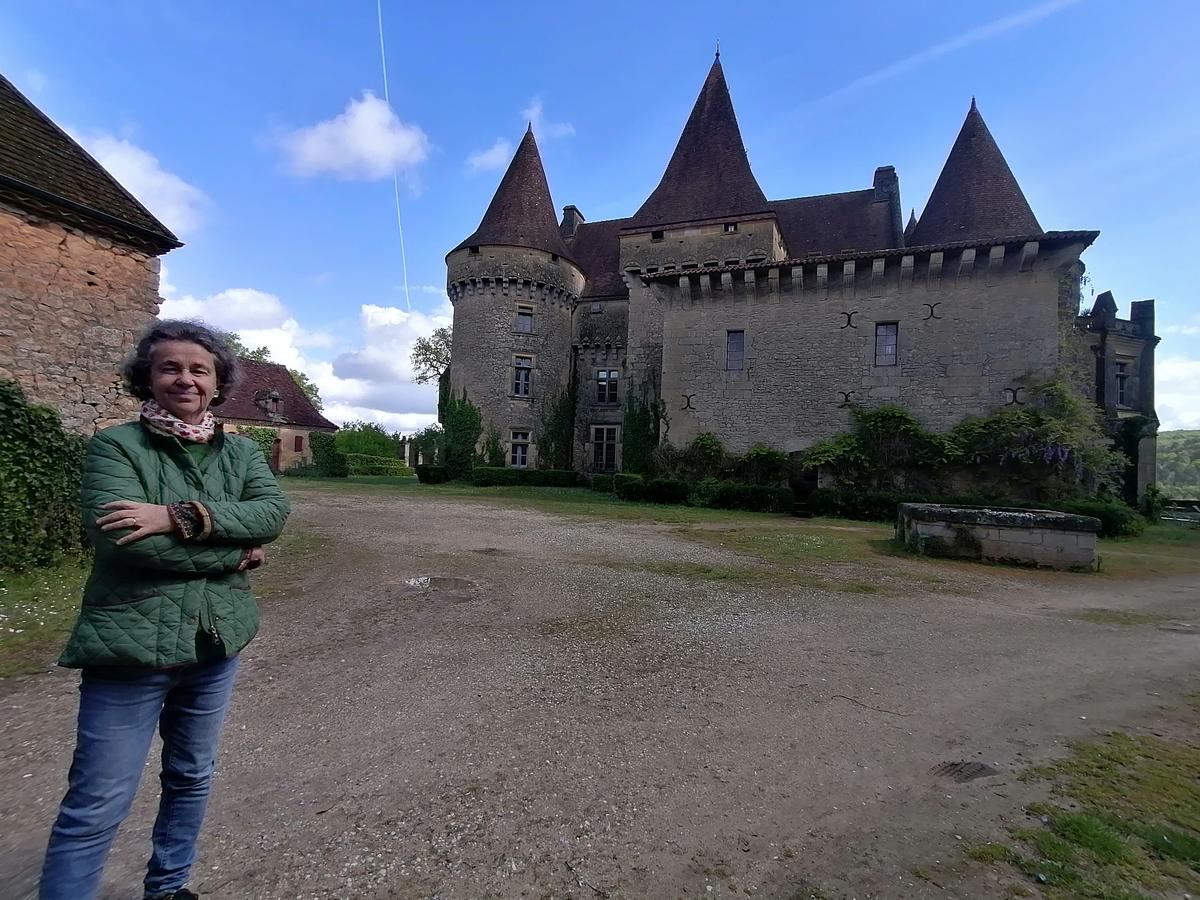 Le château de Marzac aujourd’hui avec sa propriétaire Catherine Guyot.